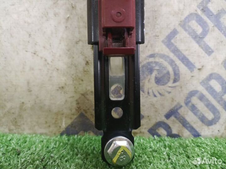 Регулятор ремня безопасности передний правый