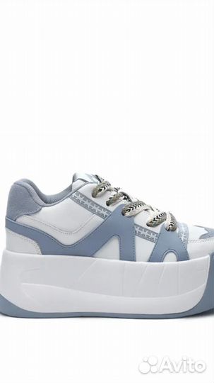 Кроссовки женские