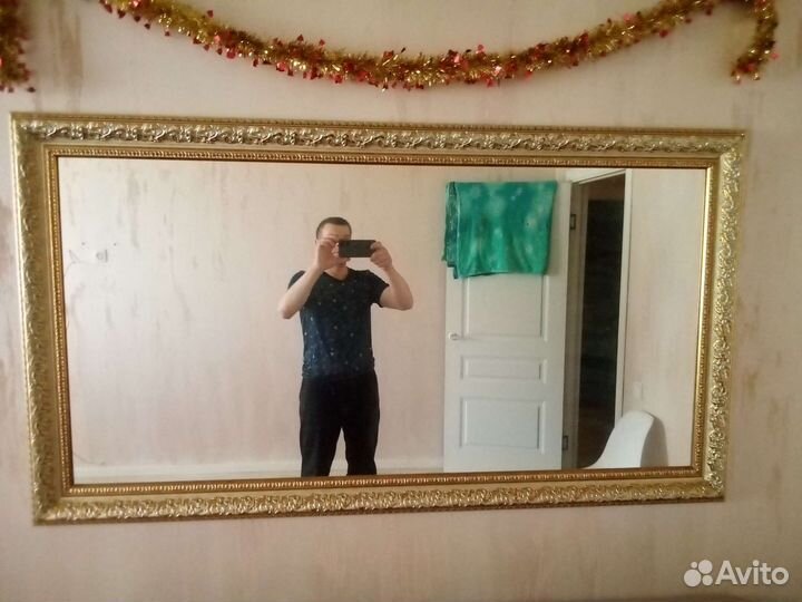Зеркало настенное
