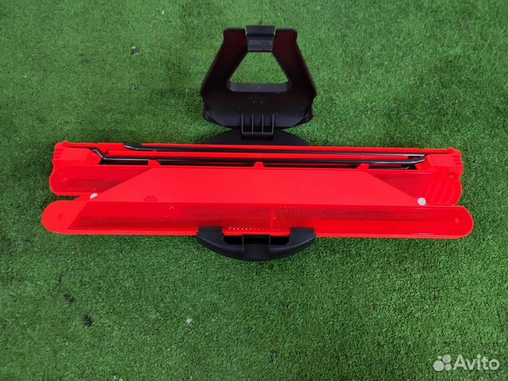 Знак аварийной остановки Mercedes-Benz Cls-Class