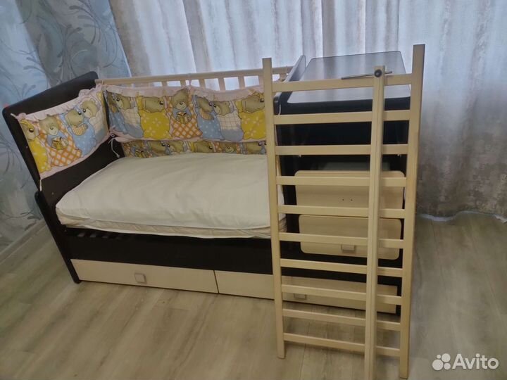 Кровать-трансформер детская +подарки