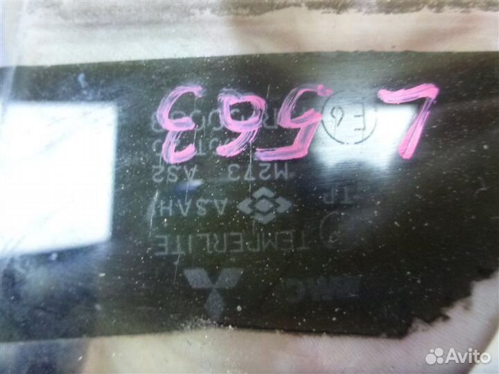 Стекло двери переднее левое Mitsubishi Pajero V25W