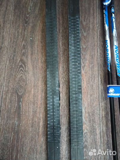 Продам лыжи с ботинками