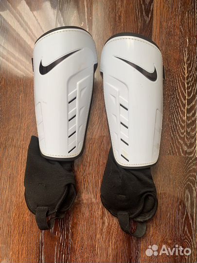 Щитки футбольные nike
