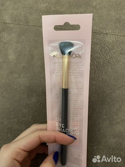 Кисточка для макияжа