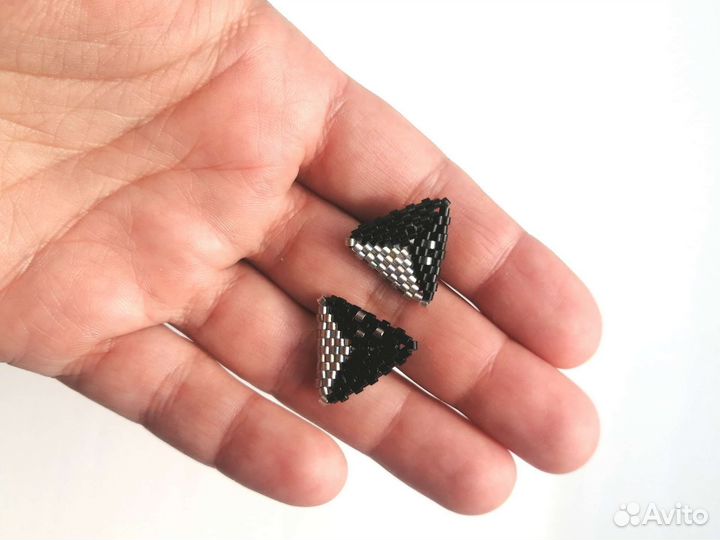 Стильные серьги, украшения