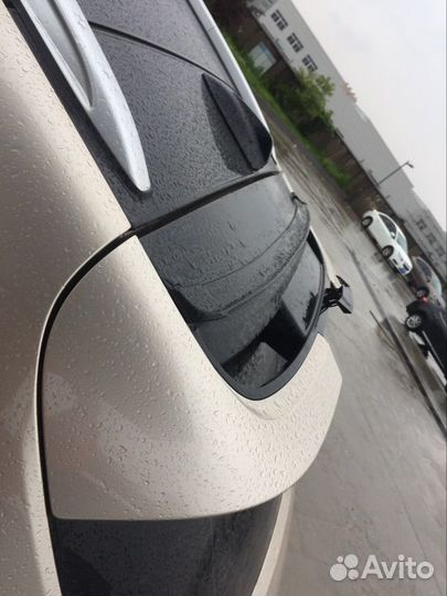 Спойлер универсальный на крышку багажника (черный)