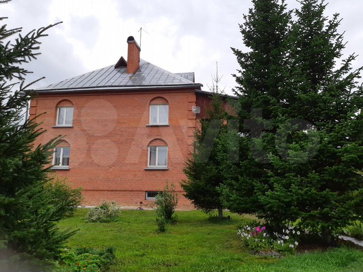 Коттедж 365 м² на участке 15 сот.