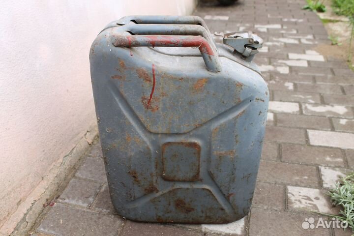 Канистры металлические 20 литров