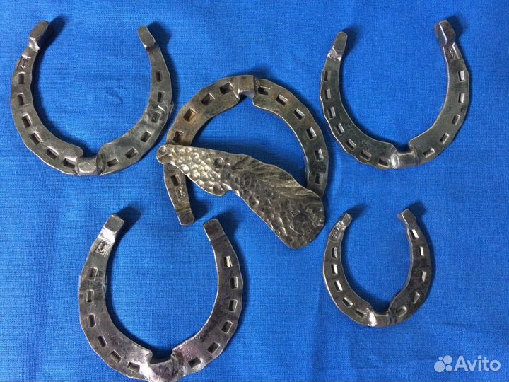 Кованные подковы и обереги в дом