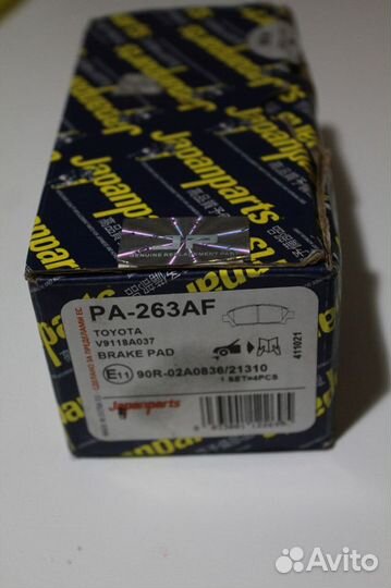 Тормозные колодки передние Toyota Avensis