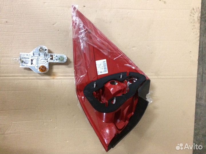 Фонарь правый Renault Megane 2 седан новый оригин