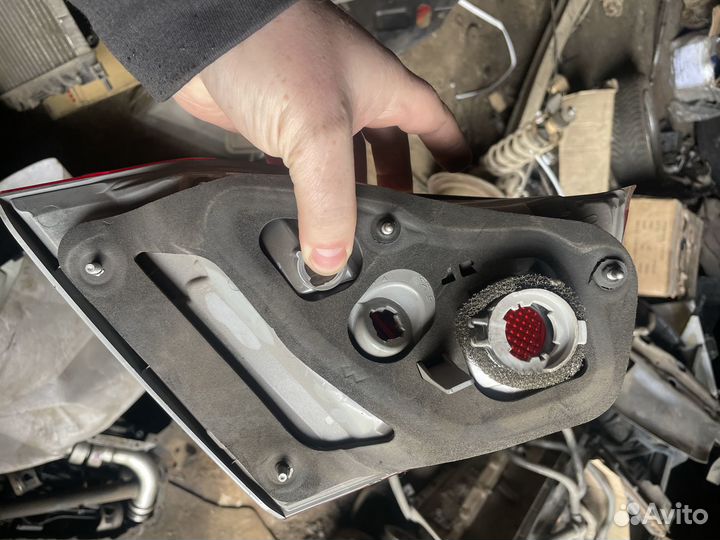 Фонарь в крышку багажника Toyota Camry V50 (Koito