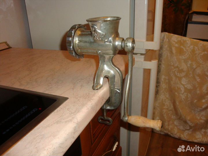 Мясорубка чугунная 