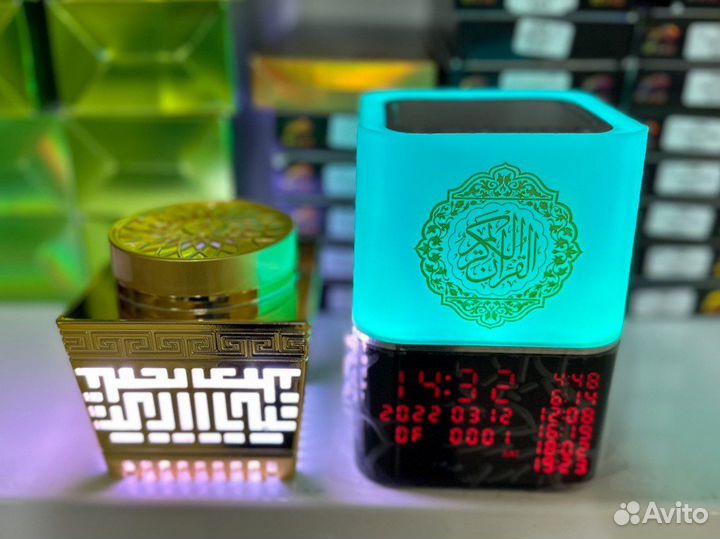 Ночник читающий Коран и Азан