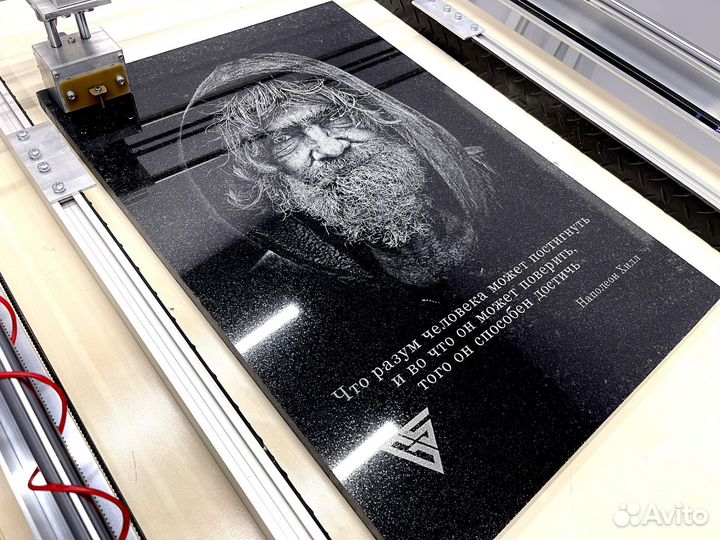 Гравировальный лазерно-ударный станок по камню