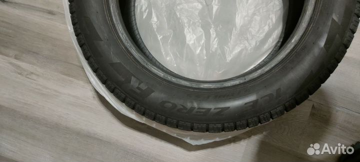 Pirelli Ice Zero FR 215/60 R17 100