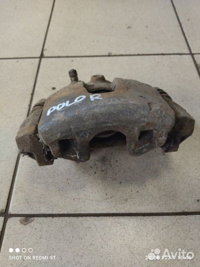 Суппорт тормозной передний правый Volkswagen Polo