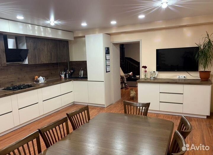 Угловая кухня с мдф фасадами в Ялте