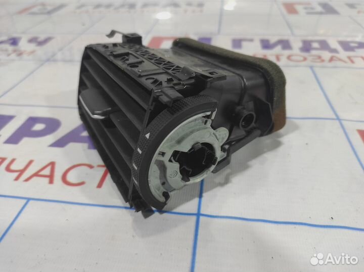 Дефлектор воздушный левый Volkswagen Jetta (A6) 5C