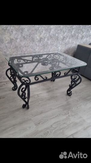 Кованый журнальный столик