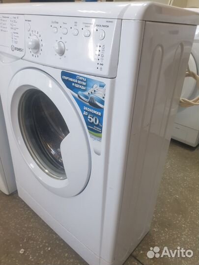 Стиральная машина Indesit 4кг/узкая