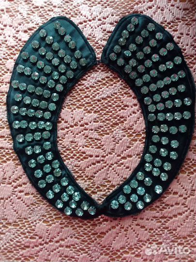 Воротник со стразами