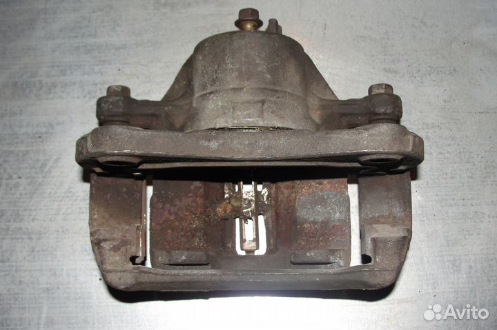 Суппорт передний правый 1.6 л Hyundai Elantra XD