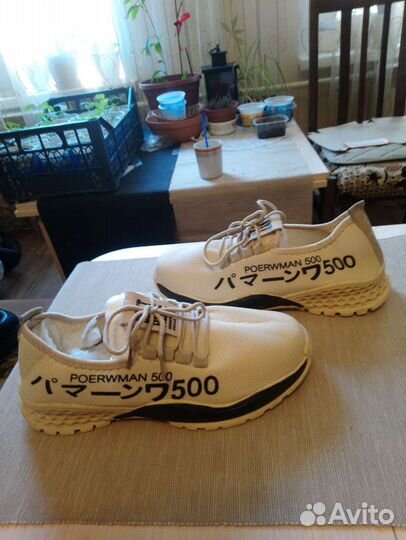 Кроссовки женские новые