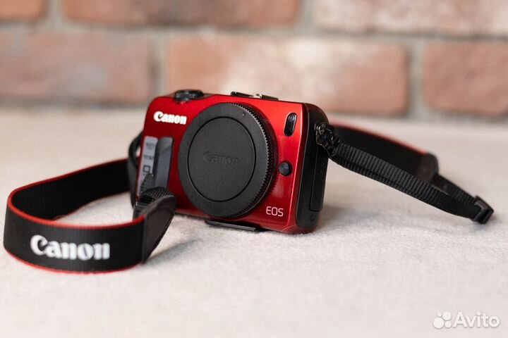 Canon EOS M kit EF-M 18-55mm f/3.5-6.3 IS STM