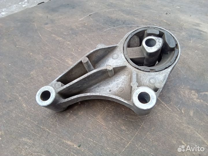 Опора двигателя передняя Opel Astra H