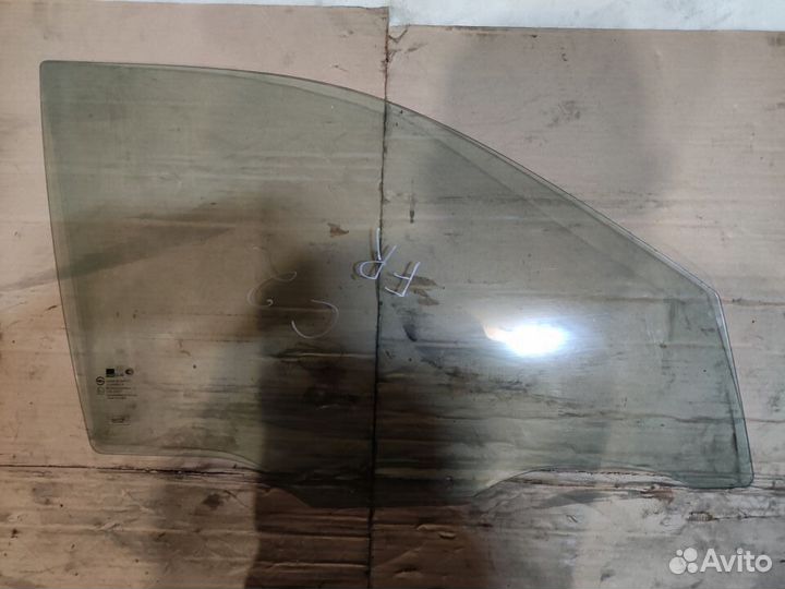 Переднее правое стекло Hyundai Sonata Y3
