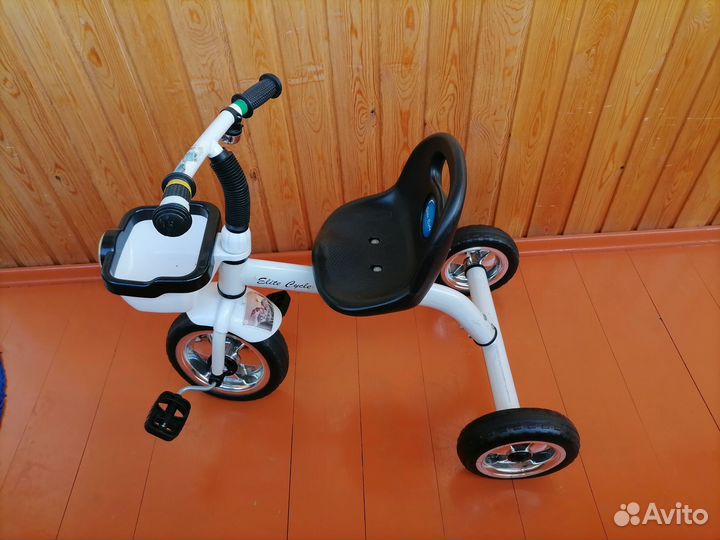 Трехколесный велосипед