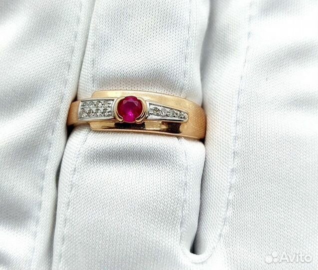 Золотое кольцо с камнем 0р