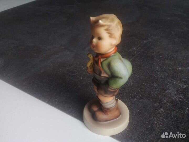 Фарфоровая статуэтка Hummel Goebel