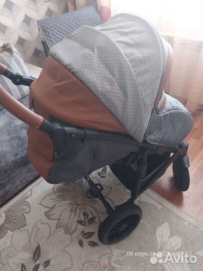 Прогулочная коляска с надувными колесами
