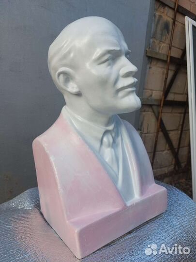 Очень большой бюст Ленина