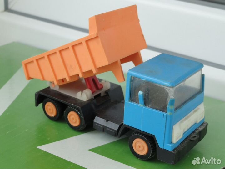 Самосвал с откидным кузовом детская игрушка СССР