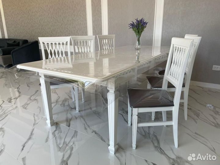 Стол и стулья