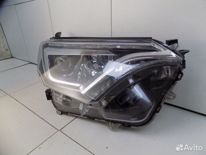 Фара правая Toyota RAV4