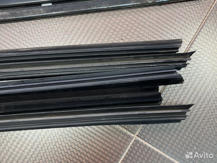 Бархотка/накладка перед двери Nissan Qashqai j10