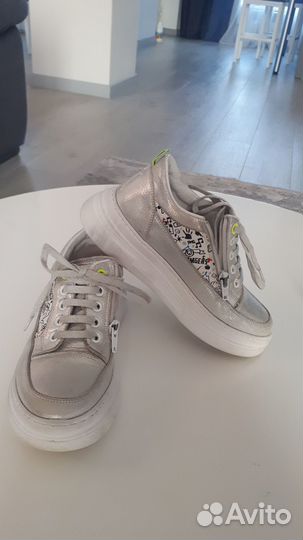 Кроссовки для девочки