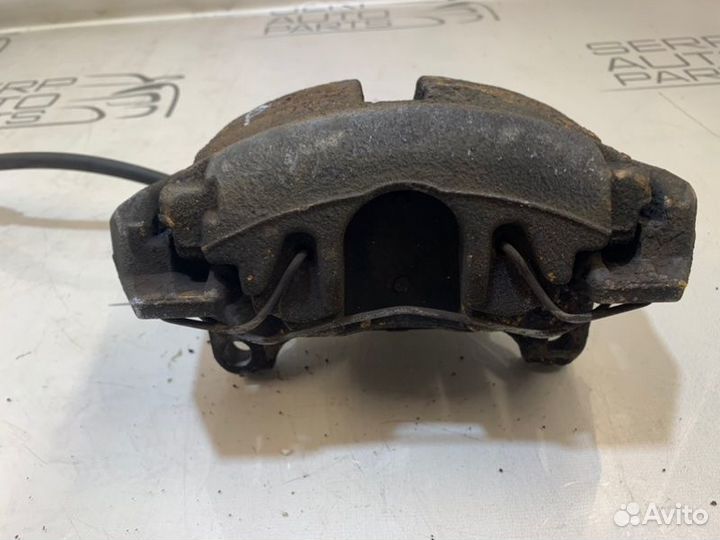 Суппорт передний правый Volkswagen Passat B6 2.0