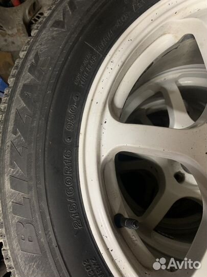 Bridgestone Blizzak VRX 215/60 R16
