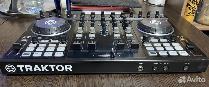 Dj контроллер, Traktor s4 mk2