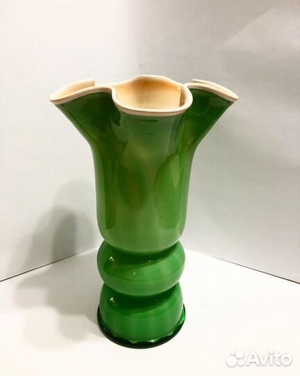 Ваза для цветов. Красный май