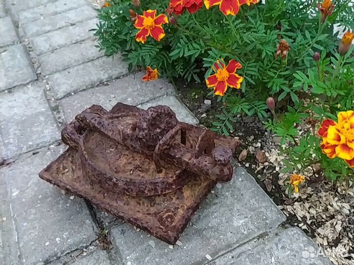 Шестерёнки,колеса и поилки для уличного интерьера