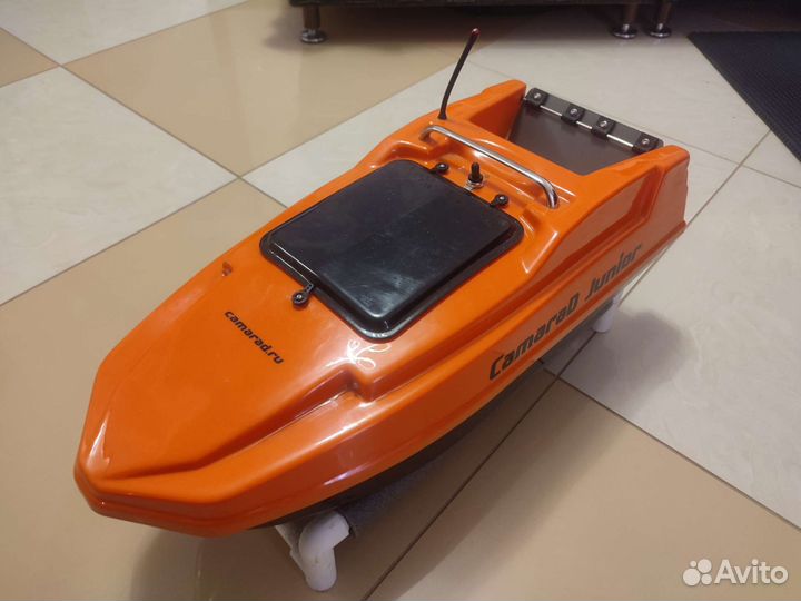 Прикормочный кораблик для рыбалки