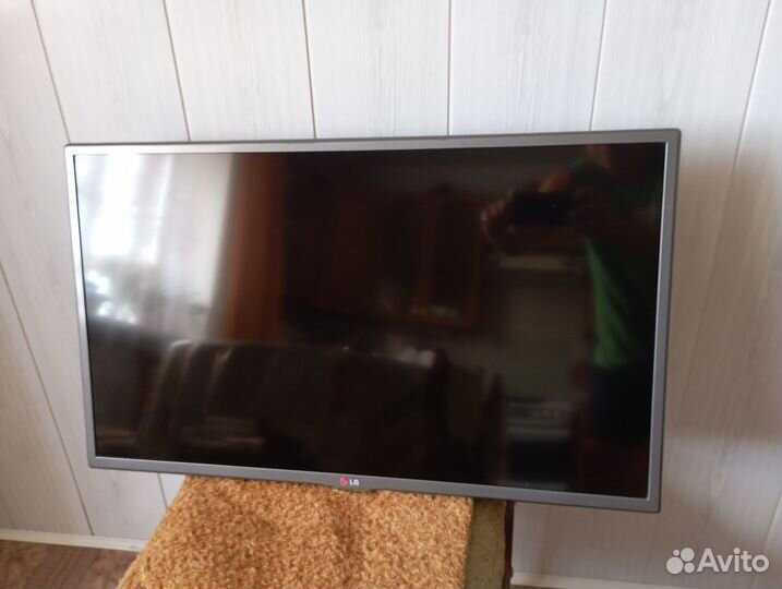Телевизор LG 32LB563U