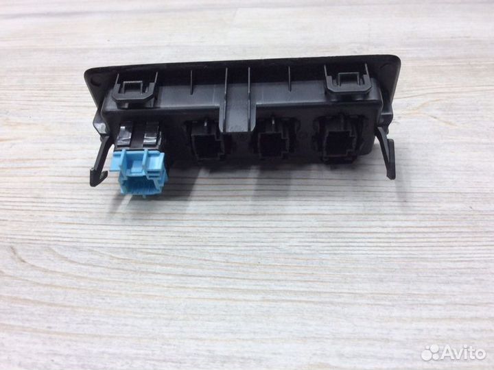 Блок кнопок Renault Arkana пробег 46 H5HA450 2019